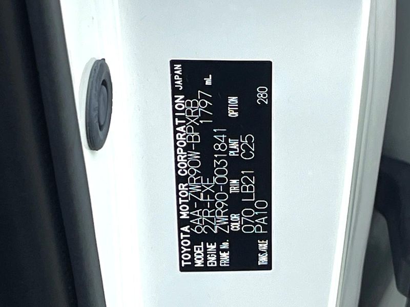 2022 Toyota Voxy 6AA-ZWR90W (UW-6a8facd444804)[1]
