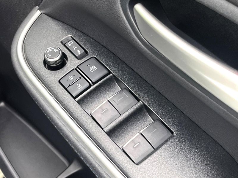 2022 Toyota Voxy 6AA-ZWR90W (UW-6a8facd444804)[8]
