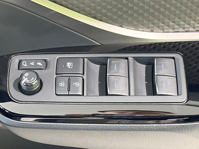 2020 Toyota C-HR 6AA-ZYX11 (UW-6a8face83b1f7)[18]