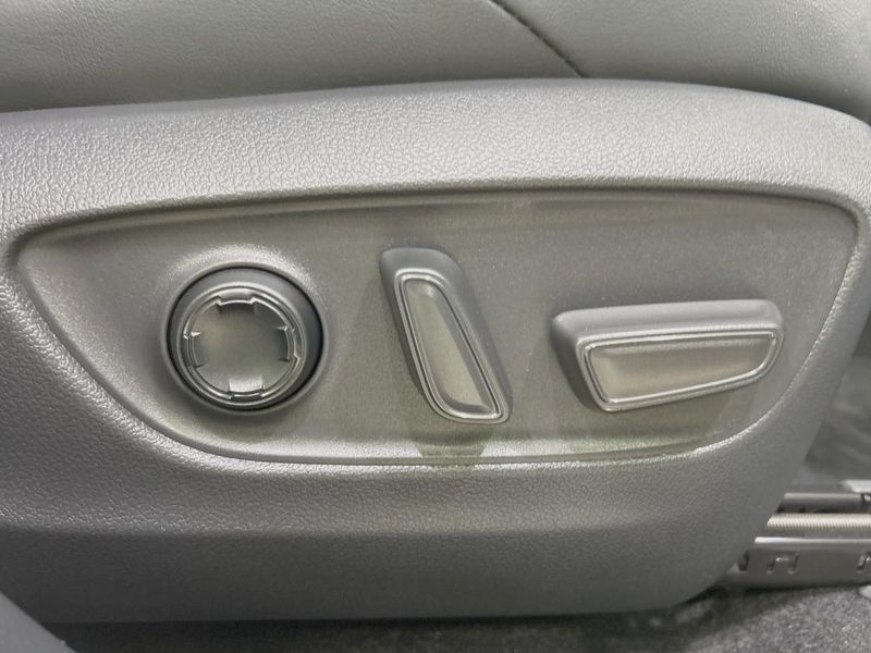 2021 Toyota Harrier Hybrid 6AA-AXUH80 (UW-6a90facae7644)[9]