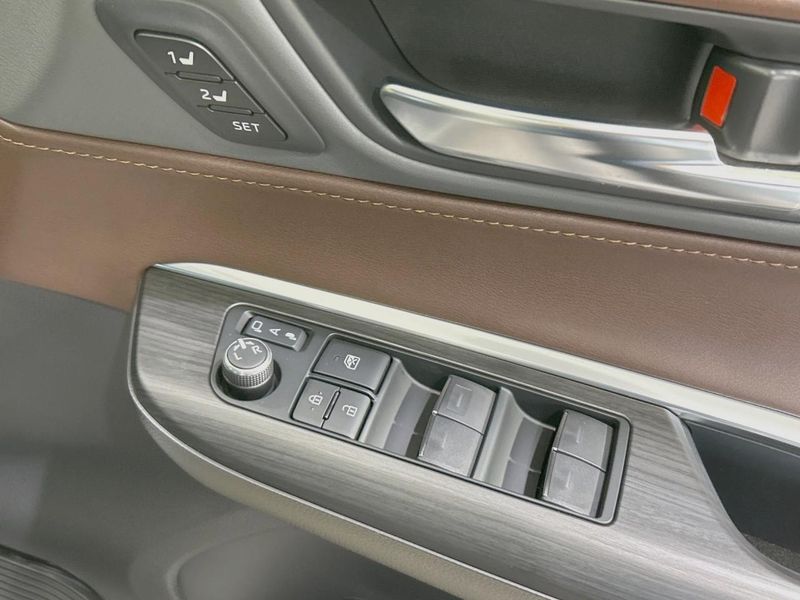 2021 Toyota Harrier Hybrid 6AA-AXUH80 (UW-6a90facae7644)[24]
