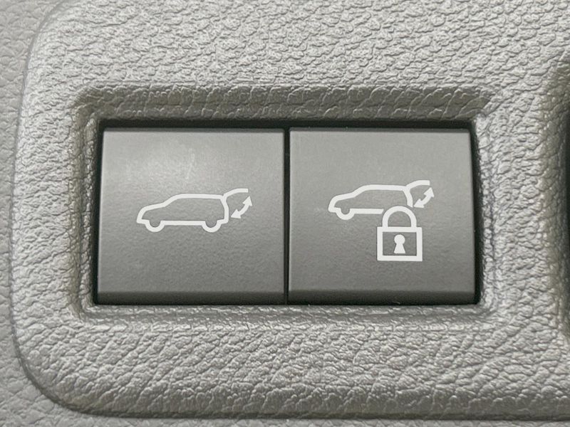 2021 Toyota Harrier Hybrid 6AA-AXUH80 (UW-6a90facae7644)[18]