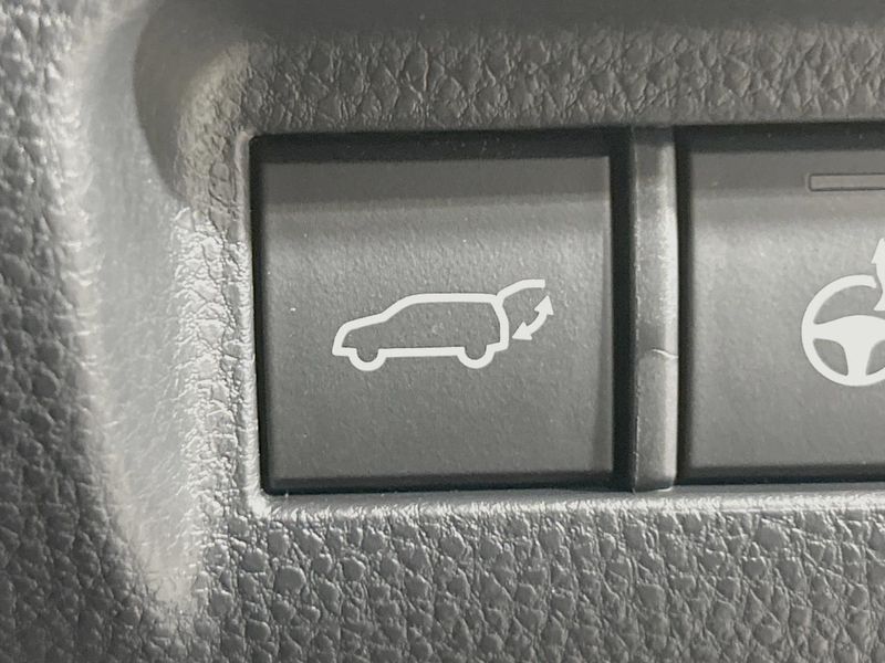2021 Toyota Harrier Hybrid 6AA-AXUH80 (UW-6a90facae7644)[25]