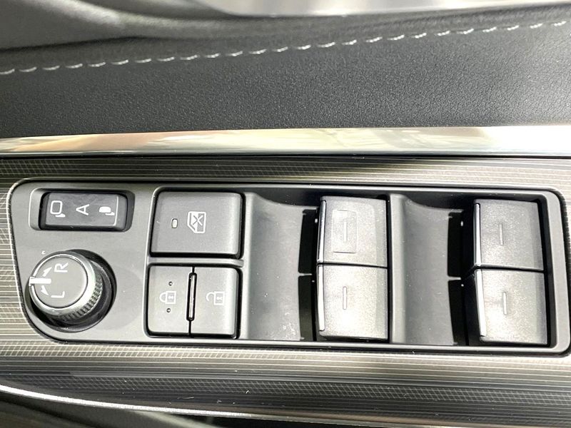2023 Toyota Harrier Hybrid 6AA-AXUH80 (UW-6a90facfd3918)[9]