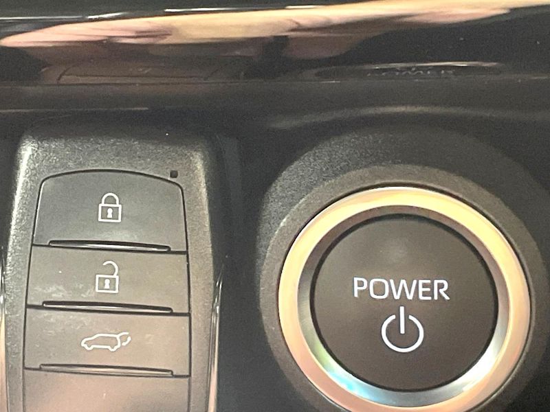 2023 Toyota Harrier Hybrid 6AA-AXUH80 (UW-6a90facfd3918)[24]