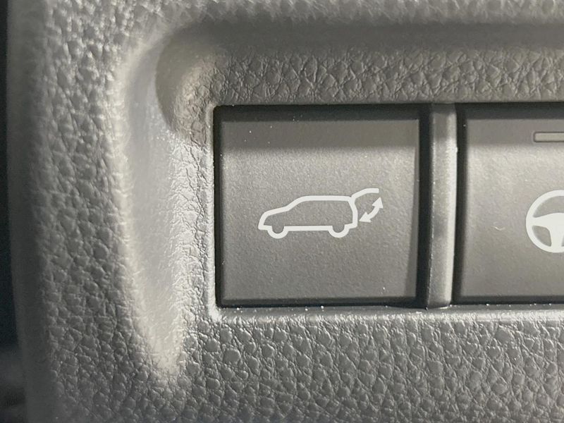 2024 Toyota Harrier Hybrid 6AA-AXUH80 (UW-6a90fad087319)[24]