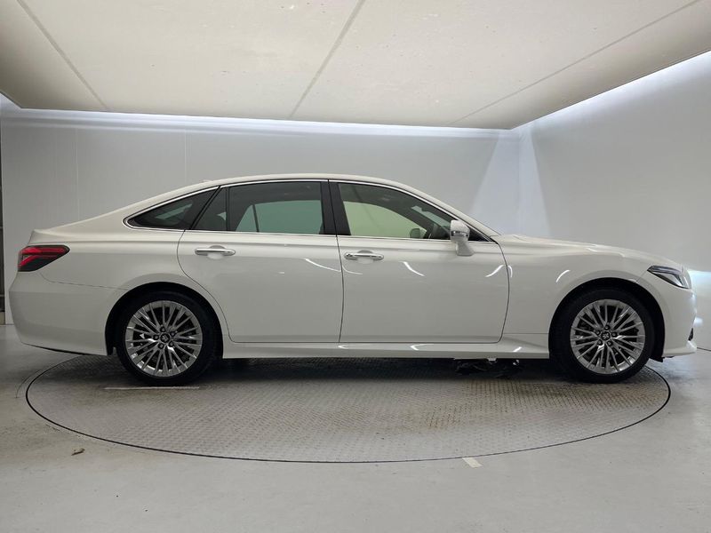 2020 Toyota Crown Hybrid 6AA-AZSH20 (UW-6a90fae3e8fb7)[17]