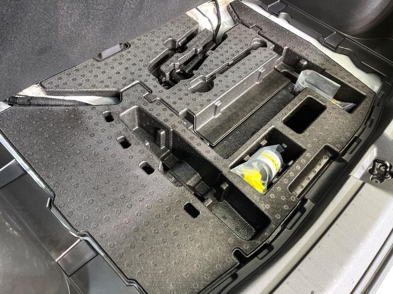 2022 Nissan Aura 6AA-FE13 (UW-6a90fb4f99611)[10]