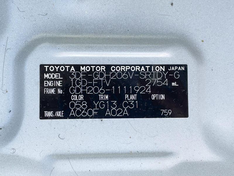 2025 Toyota Hiace Van 3DF-GDH206V (UW-6a90fb664c41e)[1]