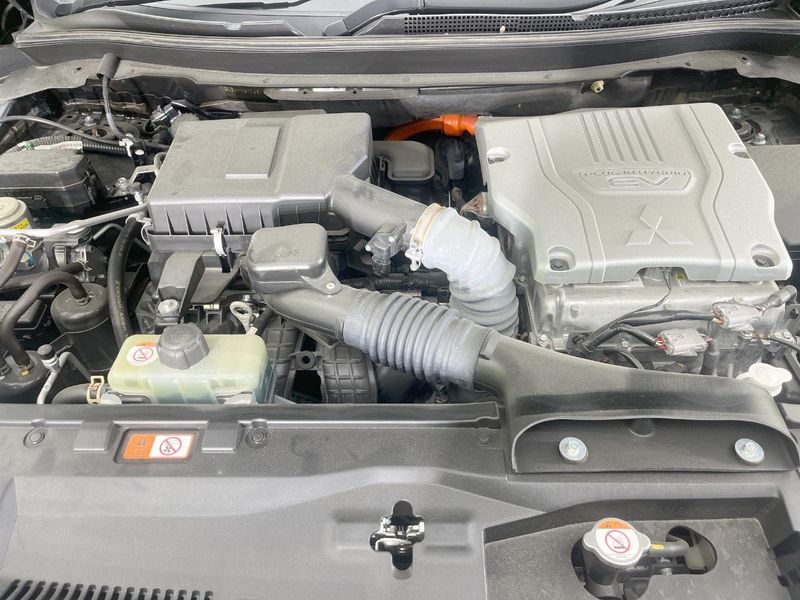 2023 Mitsubishi Eclipse Cross PHEV 5LA-GL3W (UW-6a90fb7e82b5b)[13]