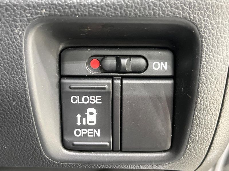 2015 Honda N-BOX CUSTOM DBA-JF1 (UW-6a90fbdf8728f)[13]