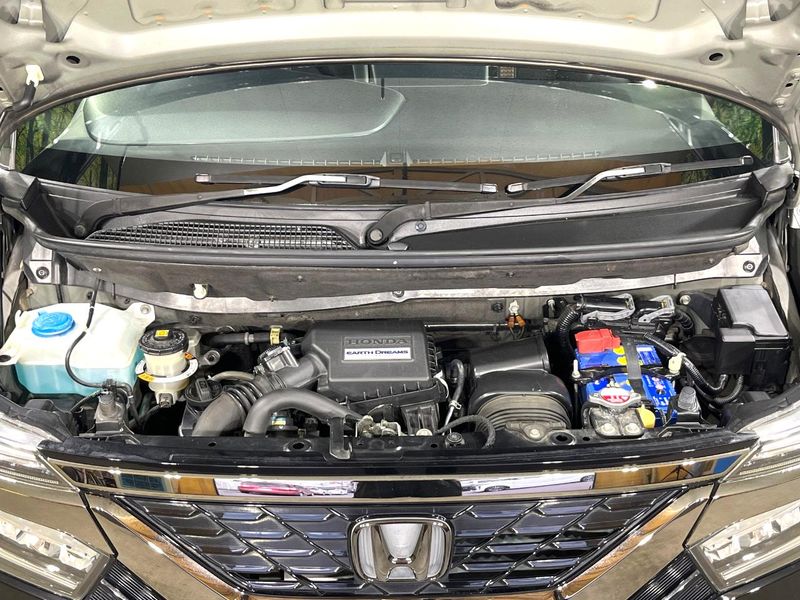 2018 Honda N-BOX CUSTOM DBA-JF3 (UW-6a90fbf34af7d)[4]