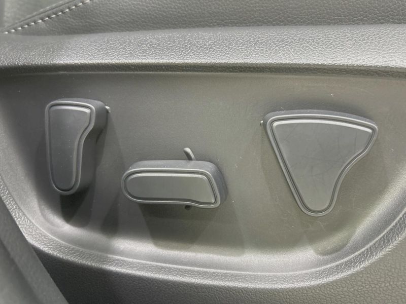 2024 Toyota Yaris Cross 6AA-MXPJ10 (UW-6a90fd31f2d44)[7]