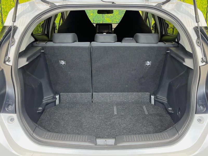 2022 Toyota Aqua 6AA-MXPK11 (UW-6a90fd39b37fc)[26]