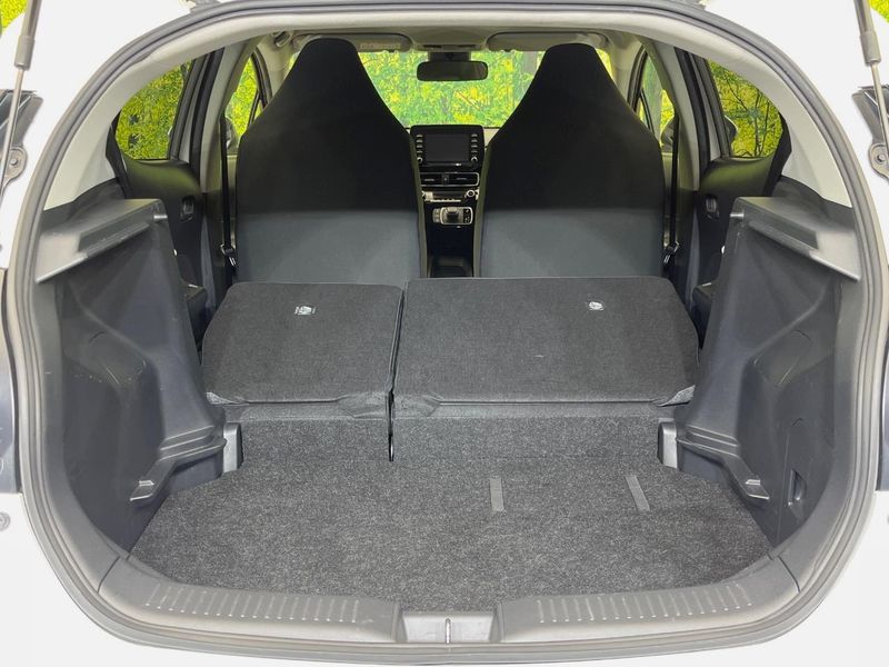 2022 Toyota Aqua 6AA-MXPK11 (UW-6a90fd39b37fc)[27]