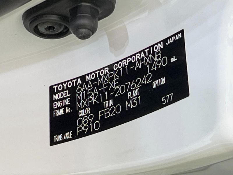 2022 Toyota Aqua 6AA-MXPK11 (UW-6a90fd39b37fc)[1]