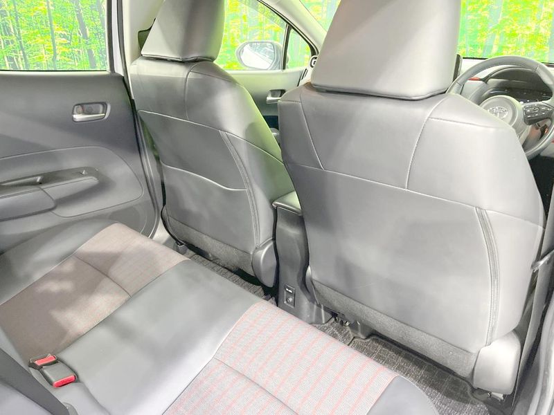 2023 Toyota Aqua 6AA-MXPK11 (UW-6a90fd3a6fc09)[14]