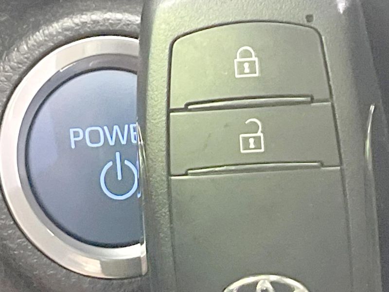 2023 Toyota Aqua 6AA-MXPK11 (UW-6a90fd3a6fc09)[4]