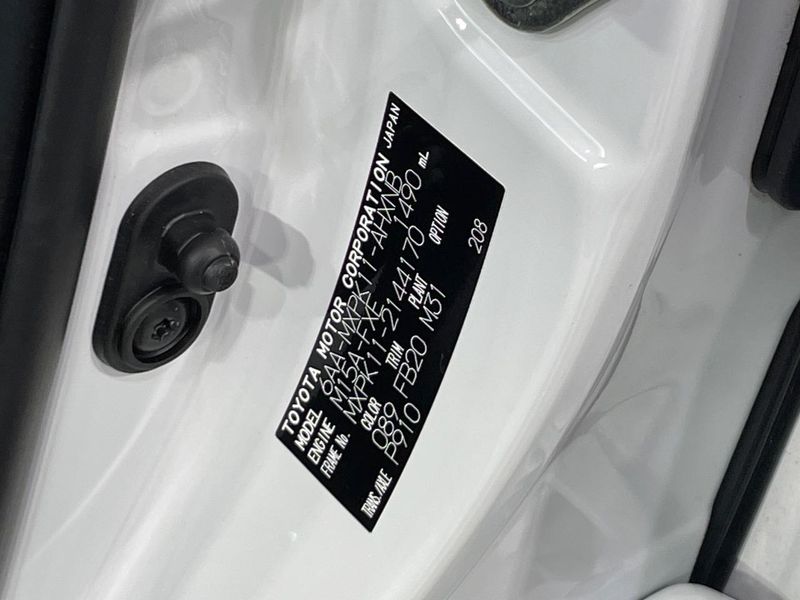 2023 Toyota Aqua 6AA-MXPK11 (UW-6a90fd3c4bf61)[1]