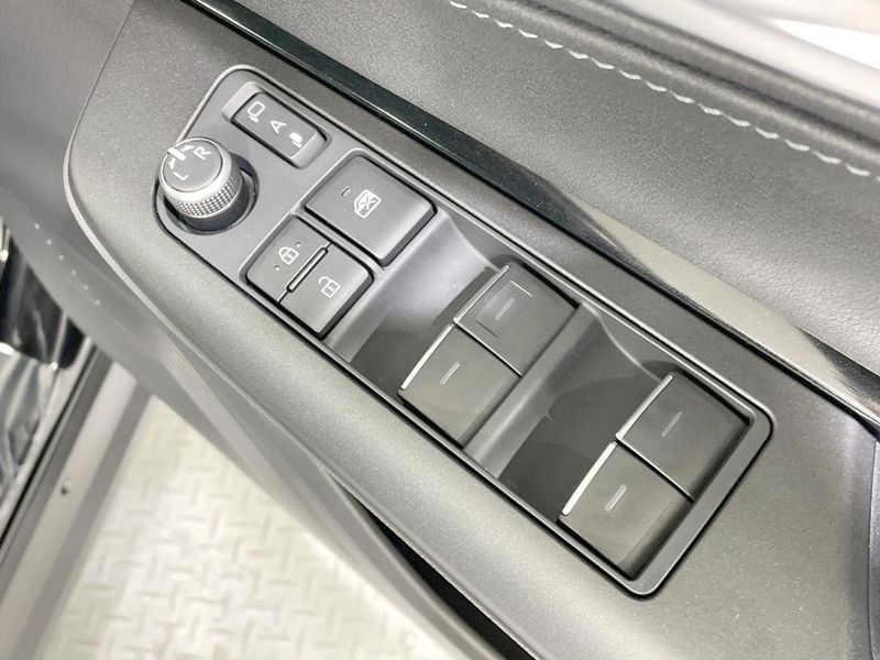 2022 Toyota Harrier 6BA-MXUA85 (UW-6a90fd545eeae)[16]