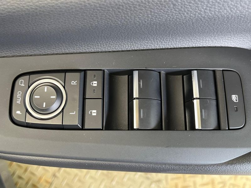 2023 Toyota Prius 6AA-MXWH60 (UW-6a90fd5762e13)[21]