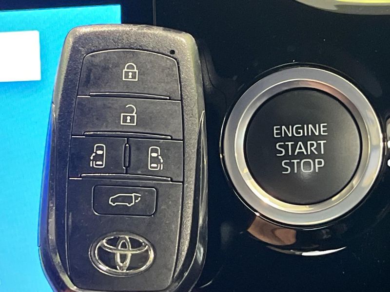 2022 Toyota Noah 6BA-MZRA90W (UW-6a90fd5fbf182)[20]