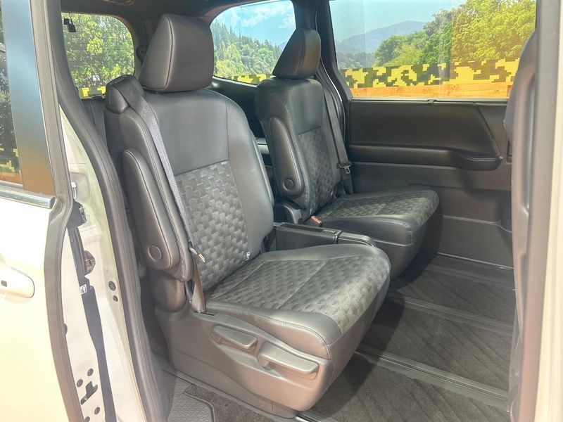 2024 Toyota Voxy 6BA-MZRA90W (UW-6a90fd670d384)[19]