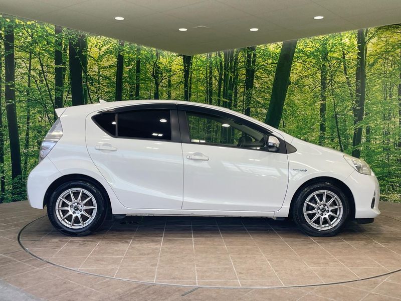 2012 Toyota Aqua DAA-NHP10 (UW-6a90fd769f15f)[18]