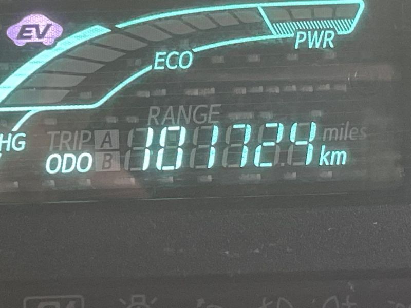 2012 Toyota Aqua DAA-NHP10 (UW-6a90fd769f15f)[2]