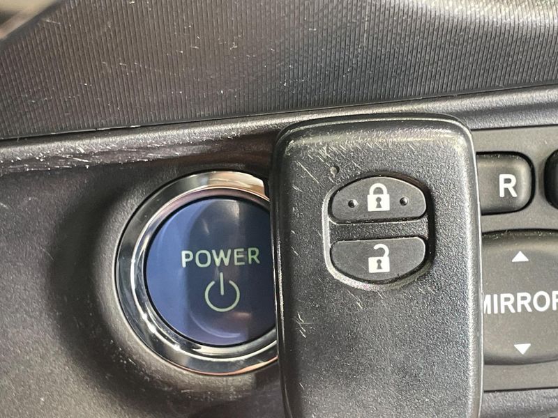 2012 Toyota Aqua DAA-NHP10 (UW-6a90fd769f15f)[5]