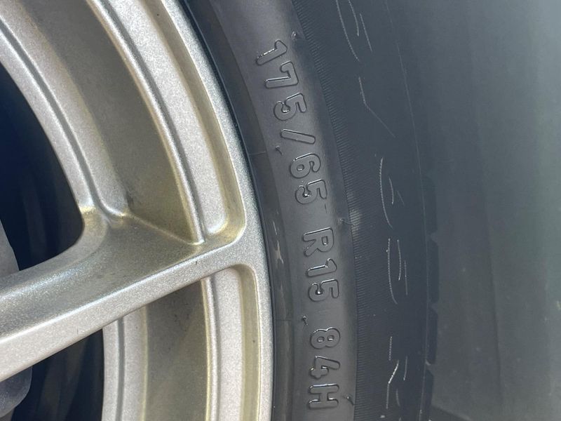 2012 Toyota Aqua DAA-NHP10 (UW-6a90fd769f15f)[25]