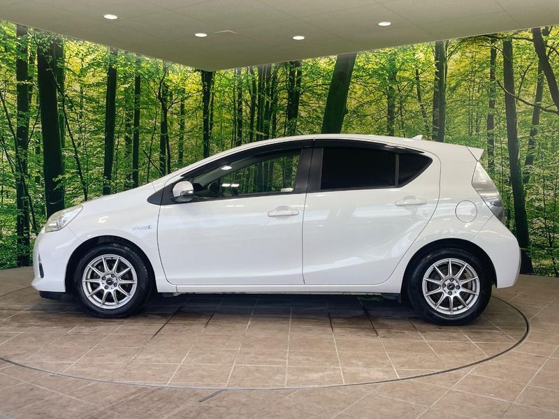 2012 Toyota Aqua DAA-NHP10 (UW-6a90fd769f15f)[14]