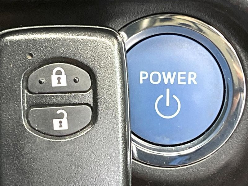 2014 Toyota Aqua DAA-NHP10 (UW-6a90fd781456f)[25]