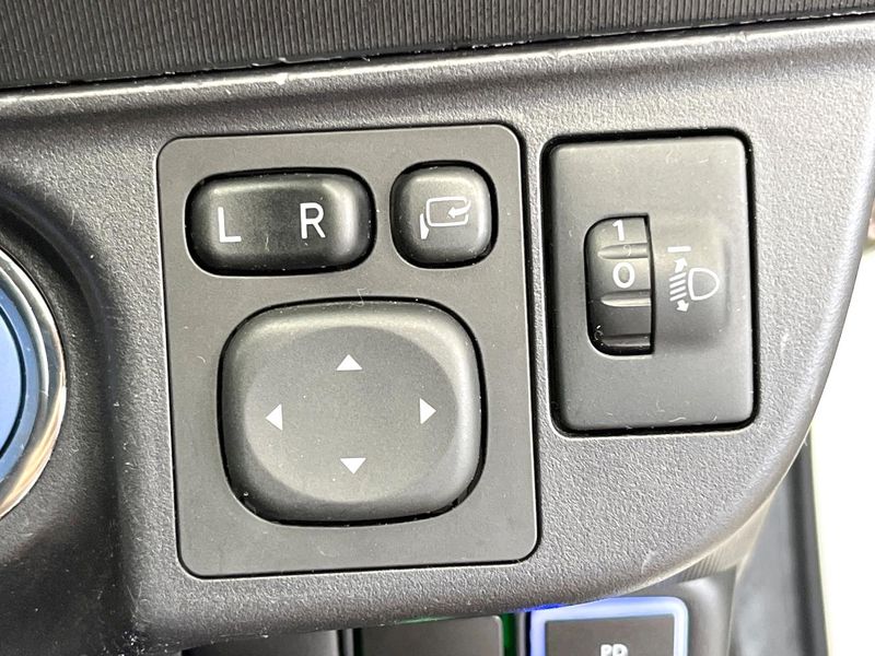 2014 Toyota Aqua DAA-NHP10 (UW-6a90fd781456f)[23]