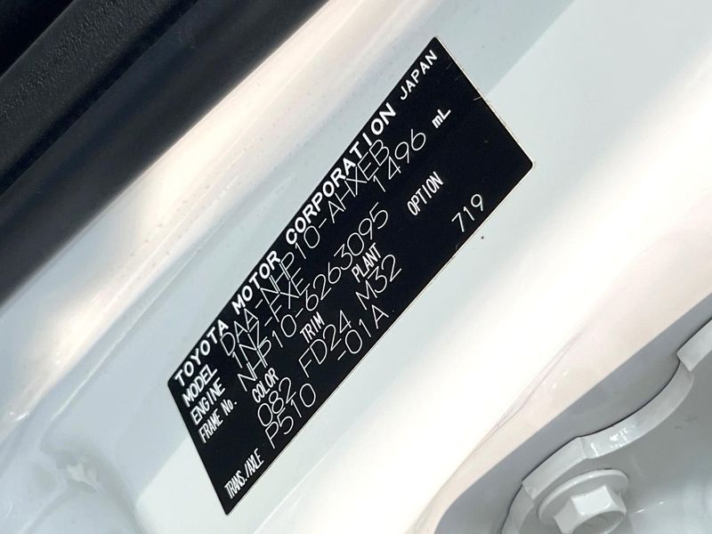 2014 Toyota Aqua DAA-NHP10 (UW-6a90fd781456f)[1]