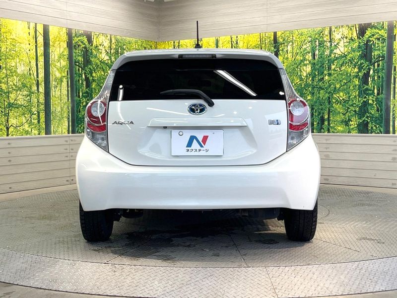 2014 Toyota Aqua DAA-NHP10 (UW-6a90fd781456f)[9]