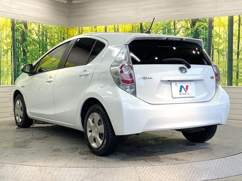 2014 Toyota Aqua DAA-NHP10 (UW-6a90fd781456f)[10]