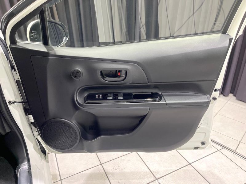 2018 Toyota Aqua DAA-NHP10 (UW-6a90fd7ce207a)[7]