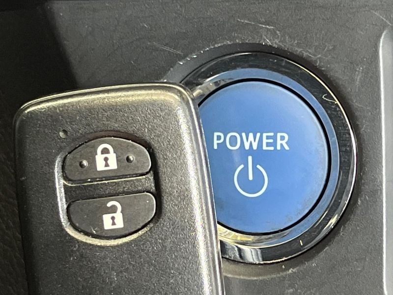 2013 Toyota Corolla Fielder DAA-NKE165G (UW-6a90fd83b7899)[22]