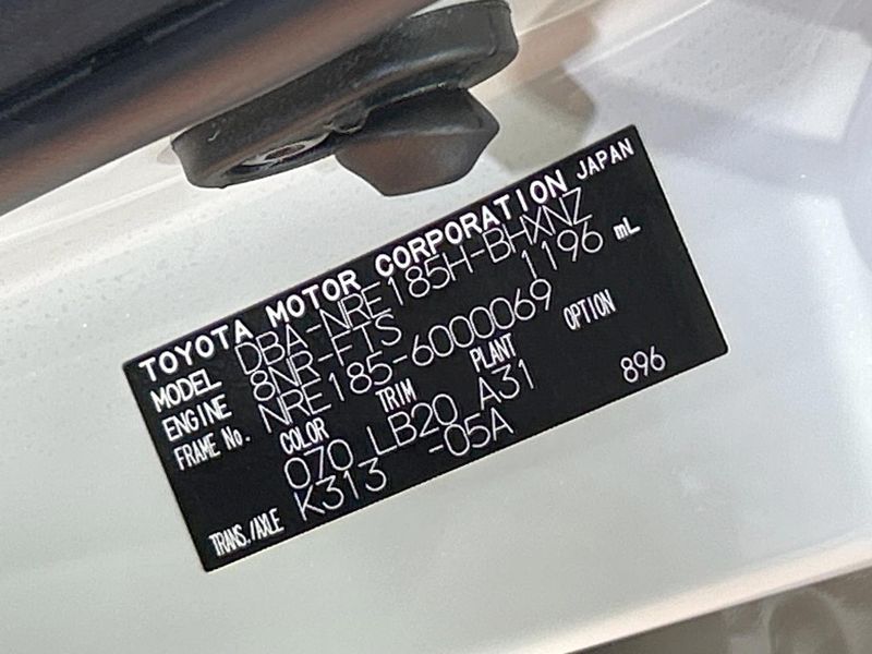 2015 Toyota Auris DBA-NRE185H (UW-6a90fd8439a29)[1]
