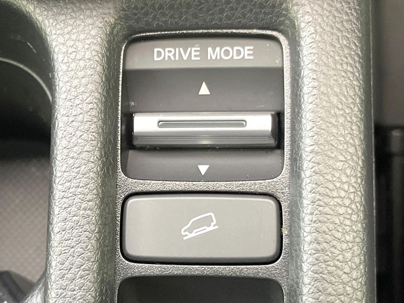 2022 Honda Vezel 6AA-RV5 (UW-6a90fdb100cd5)[20]