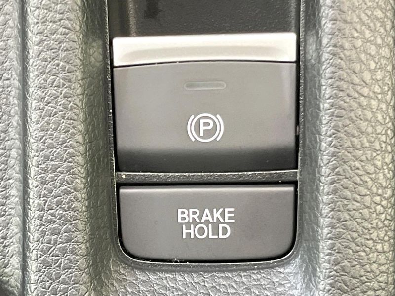 2022 Honda Vezel 6AA-RV5 (UW-6a90fdb100cd5)[19]