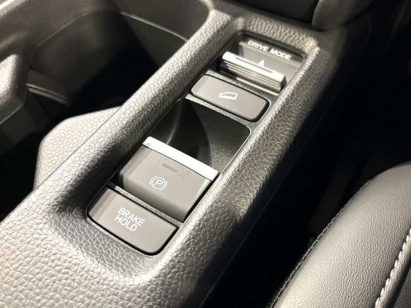 2024 Honda Vezel 6AA-RV5 (UW-6a90fdb4c81f2)[13]