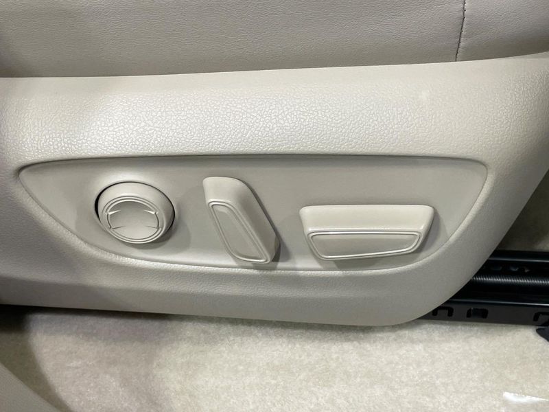 2024 Toyota Land Cruiser 3BA-VJA300W (UW-6a90fdf75da46)[23]