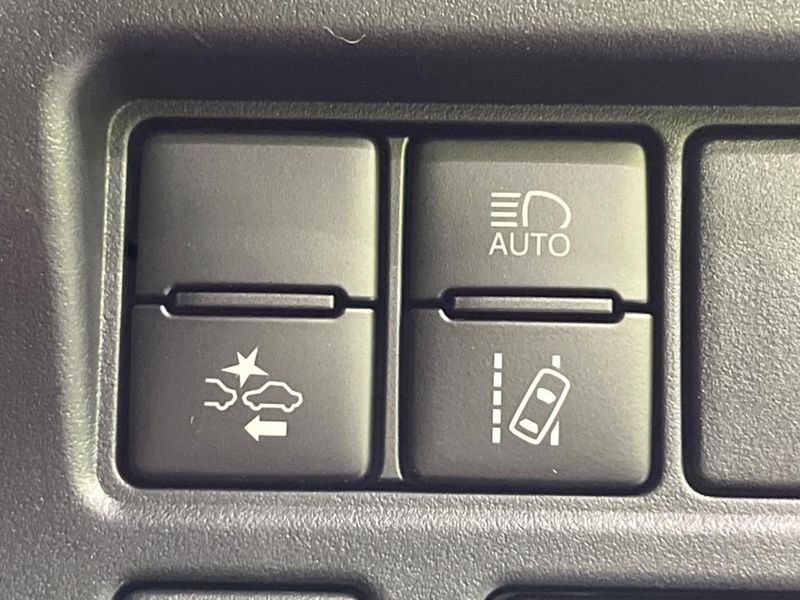 2019 Toyota Voxy DBA-ZRR80W (UW-6a90fe3aa3f68)[17]