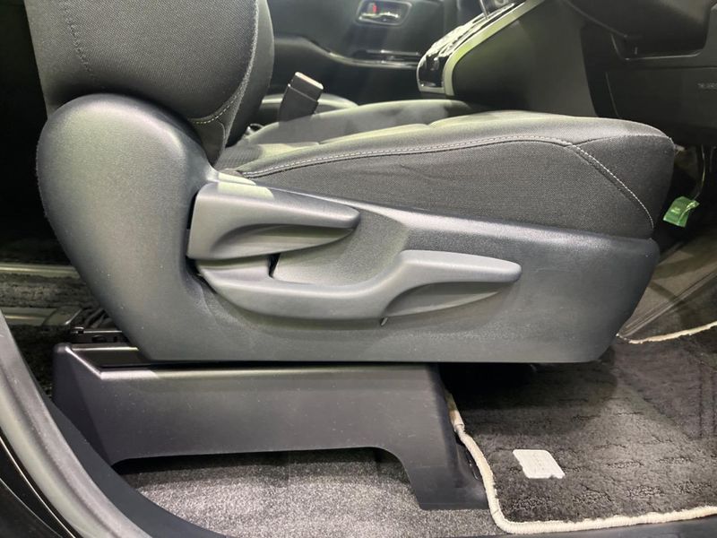 2019 Toyota Voxy DBA-ZRR80W (UW-6a90fe3aa3f68)[14]