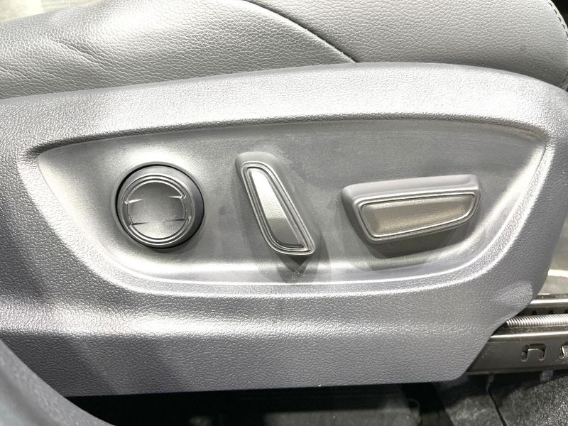 2026 Toyota Corolla Cross 6AA-ZVG13 (UW-6a90fe4f0584d)[18]