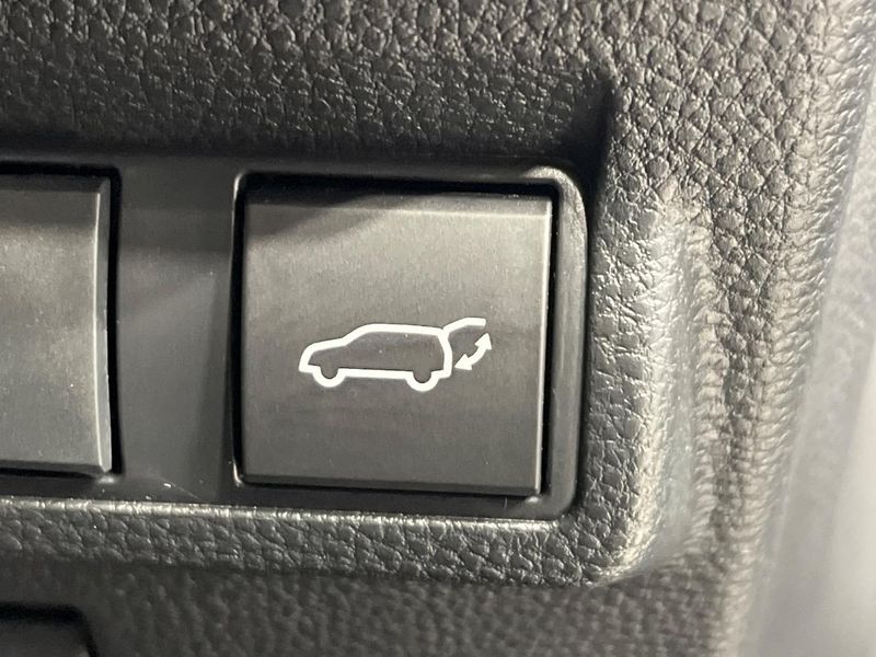 2024 Toyota Corolla Cross 6AA-ZVG16 (UW-6a90fe513be6c)[12]