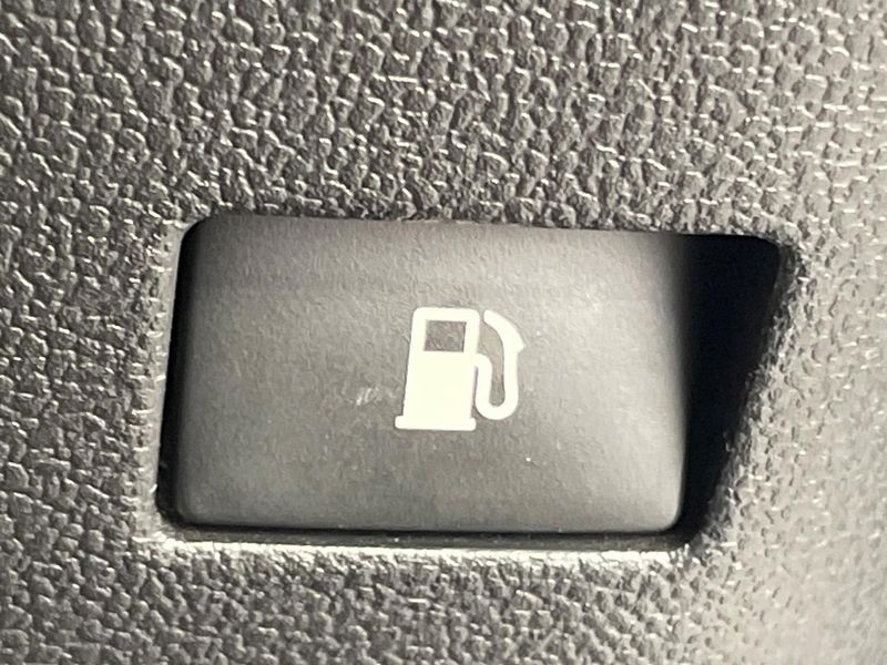 2017 Toyota Prius DAA-ZVW50 (UW-6a90fe59d2dbe)[13]