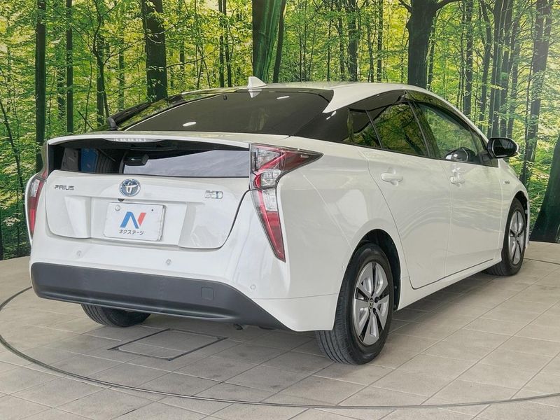 2016 Toyota Prius DAA-ZVW51 (UW-6a90fe5e88f34)[27]
